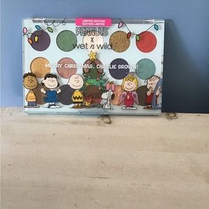 Wet n Wild Merry Christmas Charlie Brown Peanuts eyeshadow palette sealed